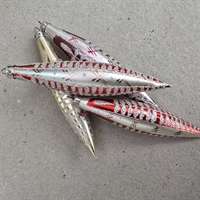 sølvfarvede-glas-dråber-sølvglimmer-rød-dekoration-gammmel-juletræspynt